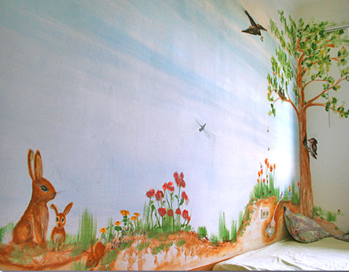 Foto Wandmalerei: Baum + Wiese mit Blumen und Tieren